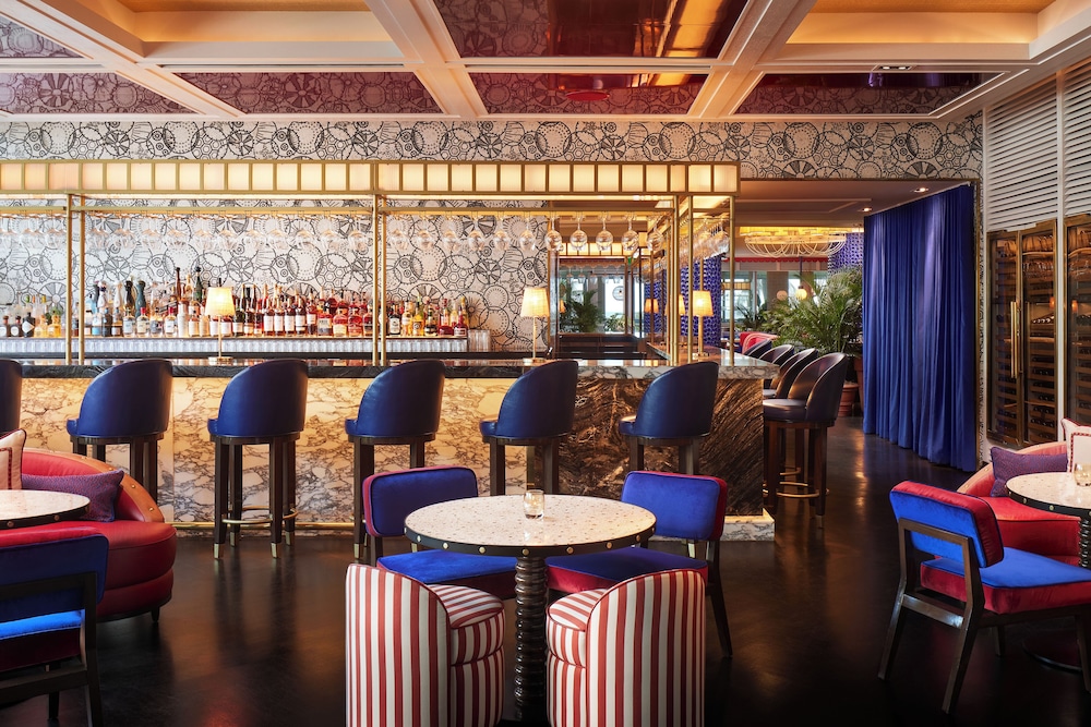 Fontainebleau Miami Beach — Restaurant & bars in Miami, Florida