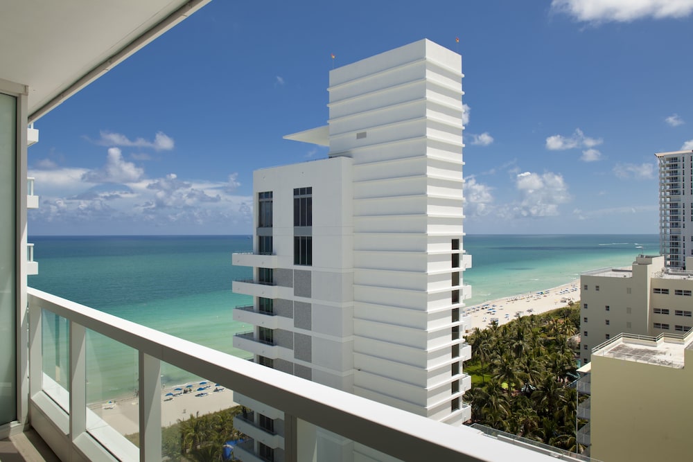 Fontainebleau Miami Beach — Hotel building in Miami, Florida