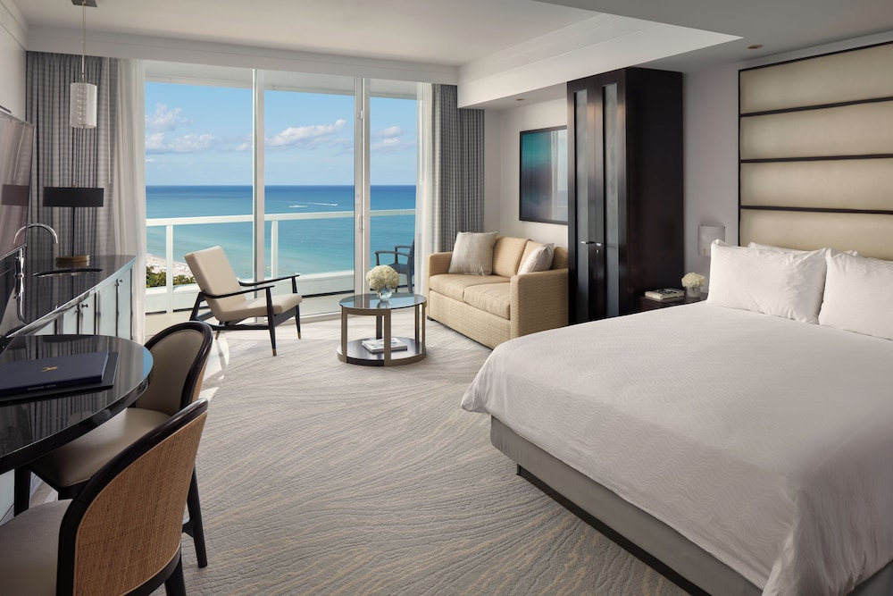 Fontainebleau Miami Beach — Hotel rooms in Miami, Florida