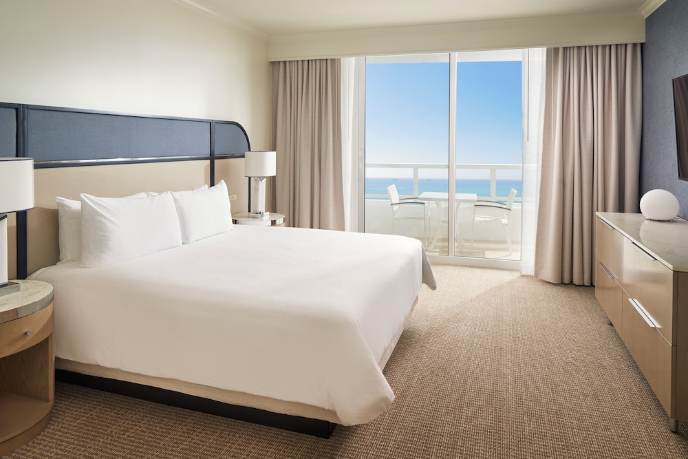 Fontainebleau Miami Beach — Hotel rooms in Miami, Florida