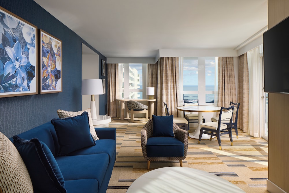 Fontainebleau Miami Beach — Hotel rooms in Miami, Florida