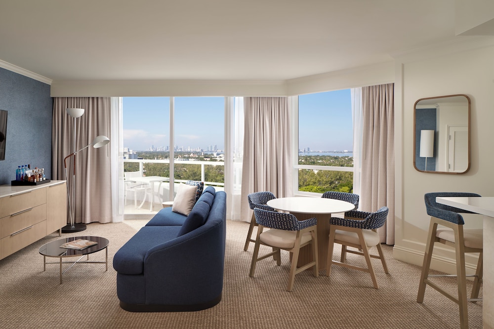 Fontainebleau Miami Beach — Hotel rooms in Miami, Florida