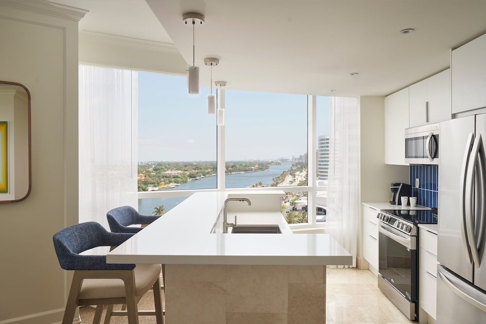Fontainebleau Miami Beach — Hotel rooms in Miami, Florida