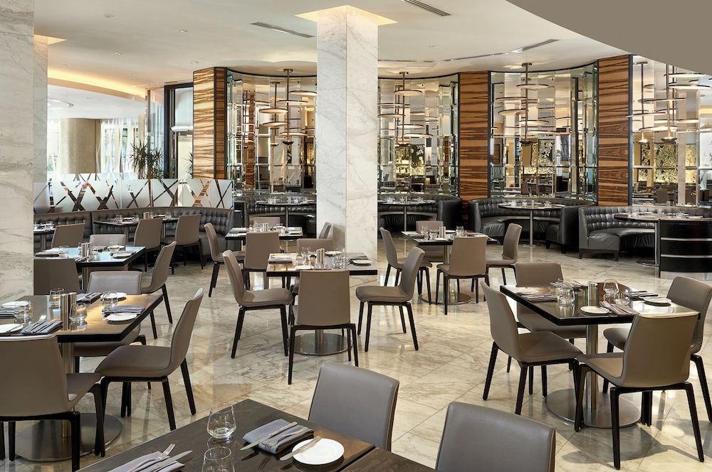 Fontainebleau Miami Beach — Restaurant & bars in Miami, Florida