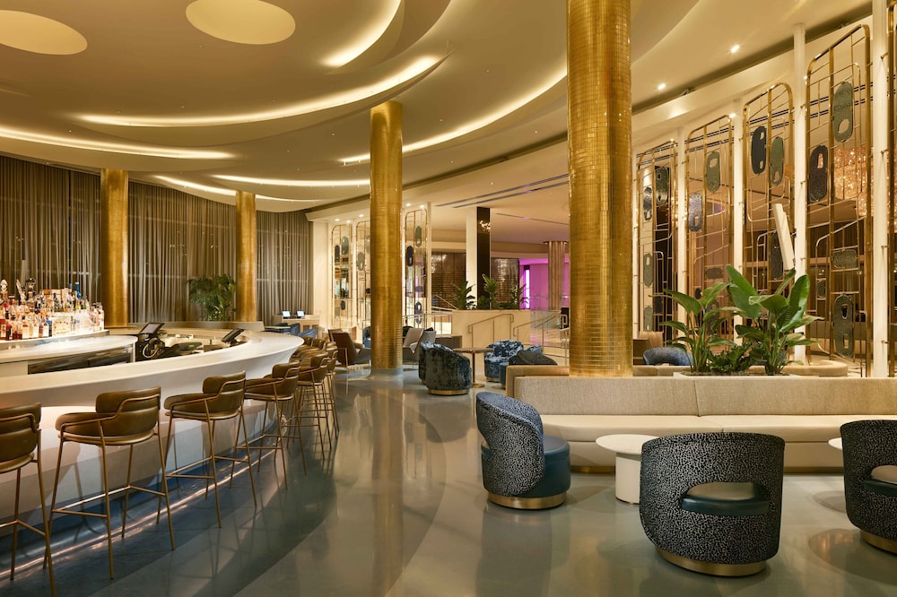 Fontainebleau Miami Beach — Restaurant & bars in Miami, Florida