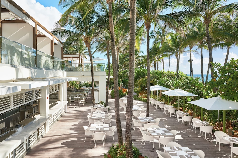 Fontainebleau Miami Beach — Restaurant & bars in Miami, Florida