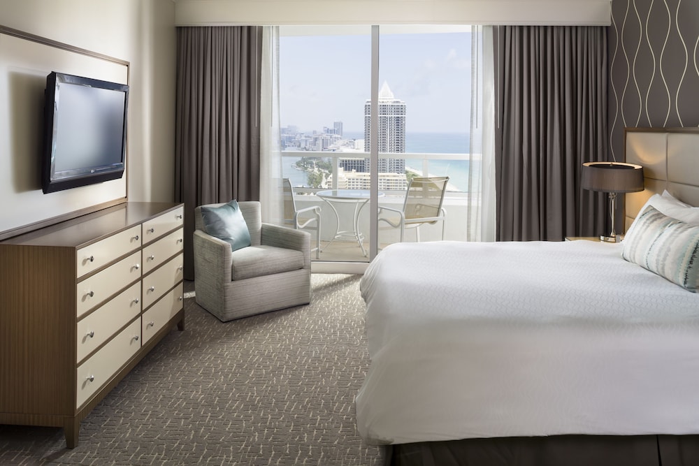 Fontainebleau Miami Beach — Hotel rooms in Miami, Florida