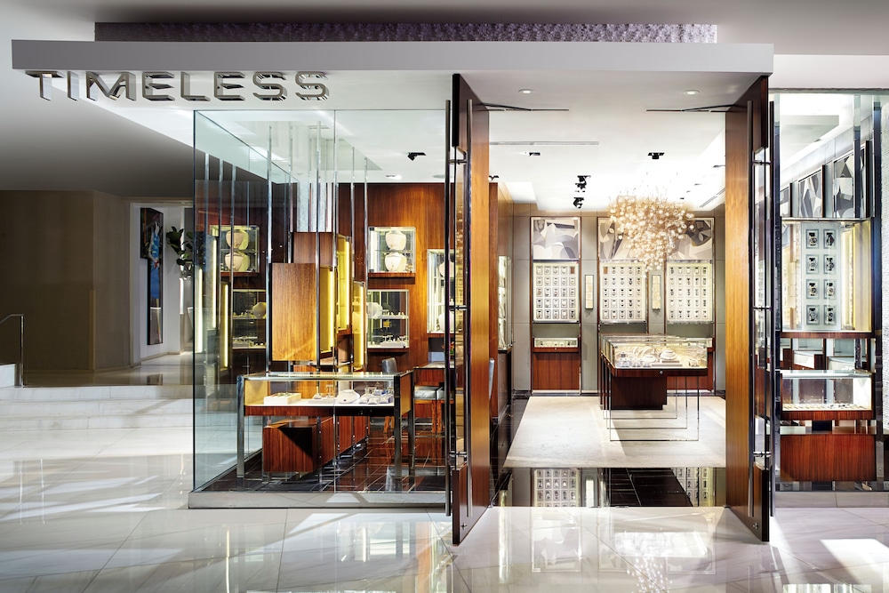 Fontainebleau Miami Beach — Restaurant & bars in Miami, Florida