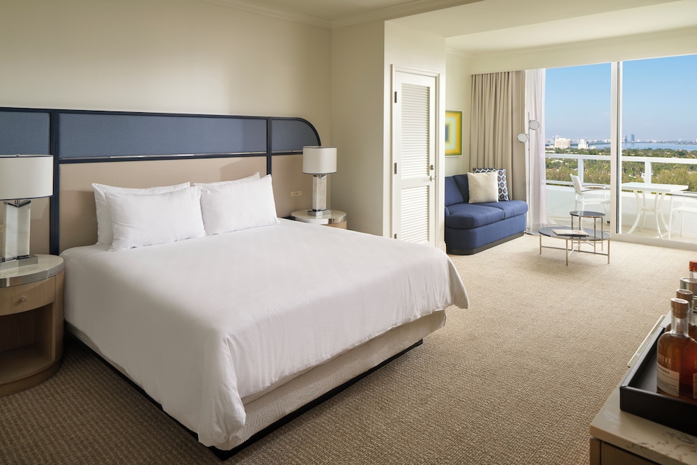 Fontainebleau Miami Beach — Hotel rooms in Miami, Florida