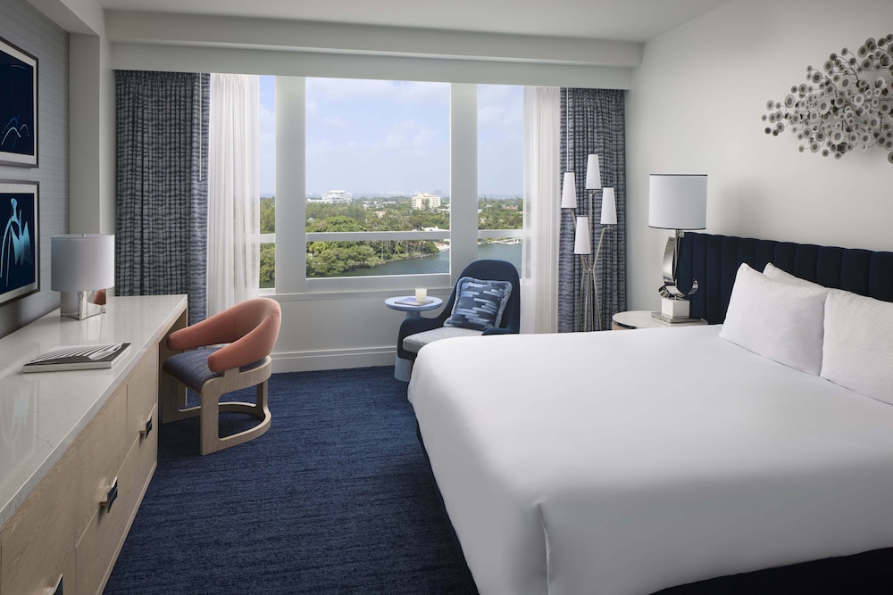 Fontainebleau Miami Beach — Hotel rooms in Miami, Florida