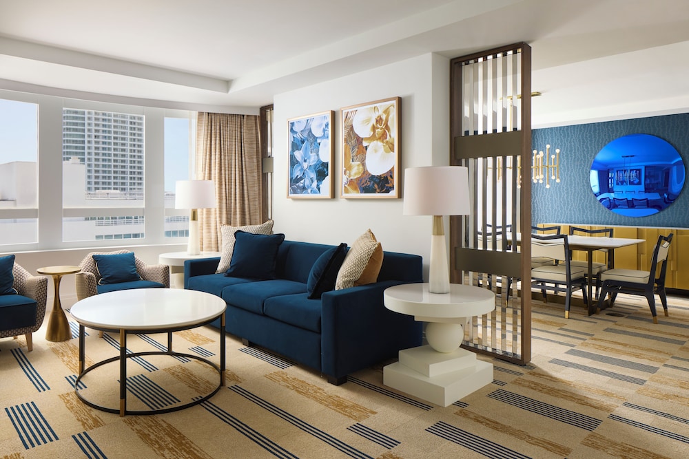 Fontainebleau Miami Beach — Hotel rooms in Miami, Florida