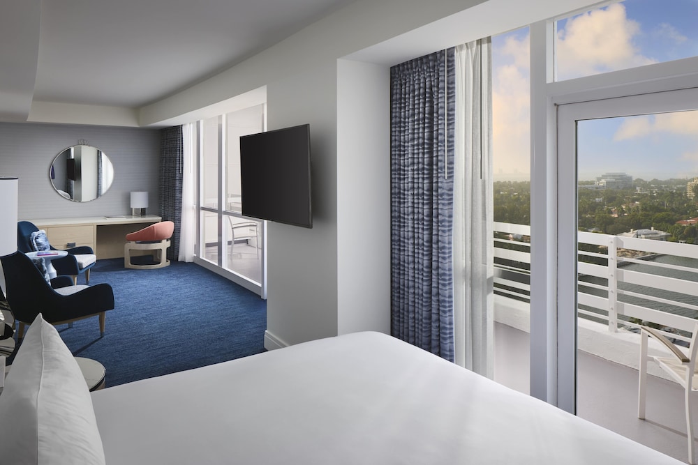 Fontainebleau Miami Beach — Hotel rooms in Miami, Florida