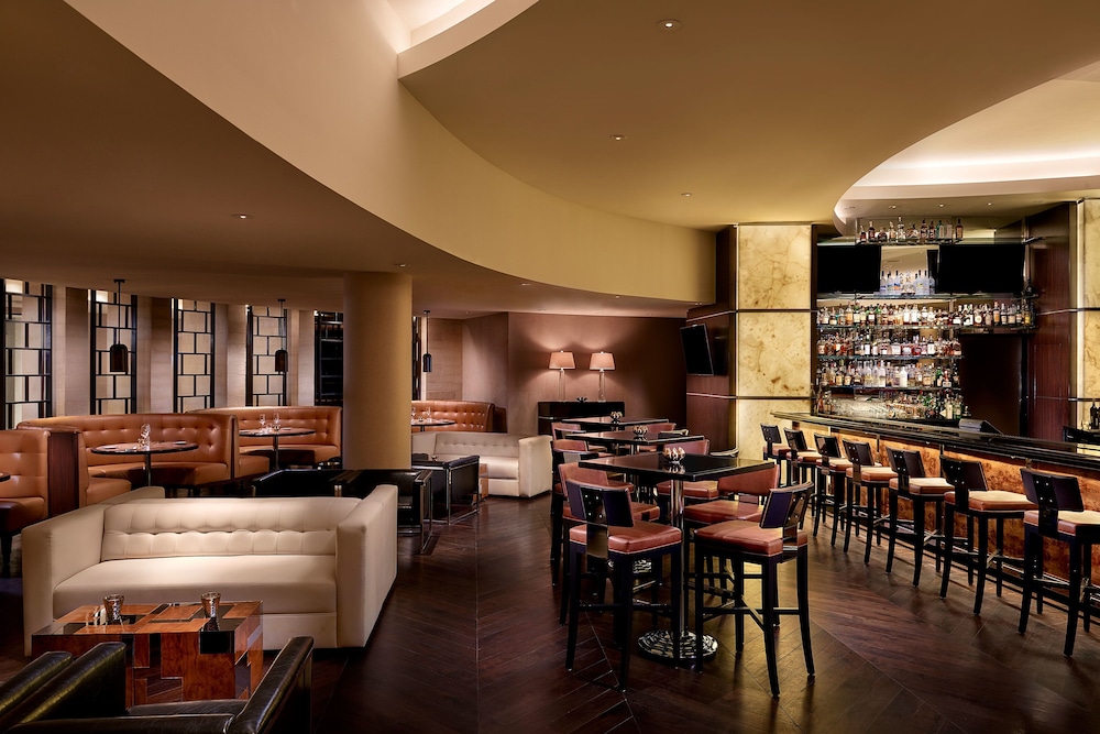 Fontainebleau Miami Beach — Restaurant & bars in Miami, Florida