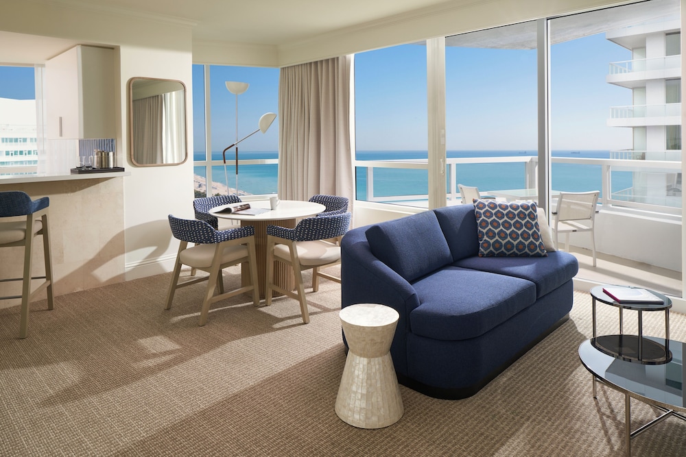 Fontainebleau Miami Beach — Hotel rooms in Miami, Florida
