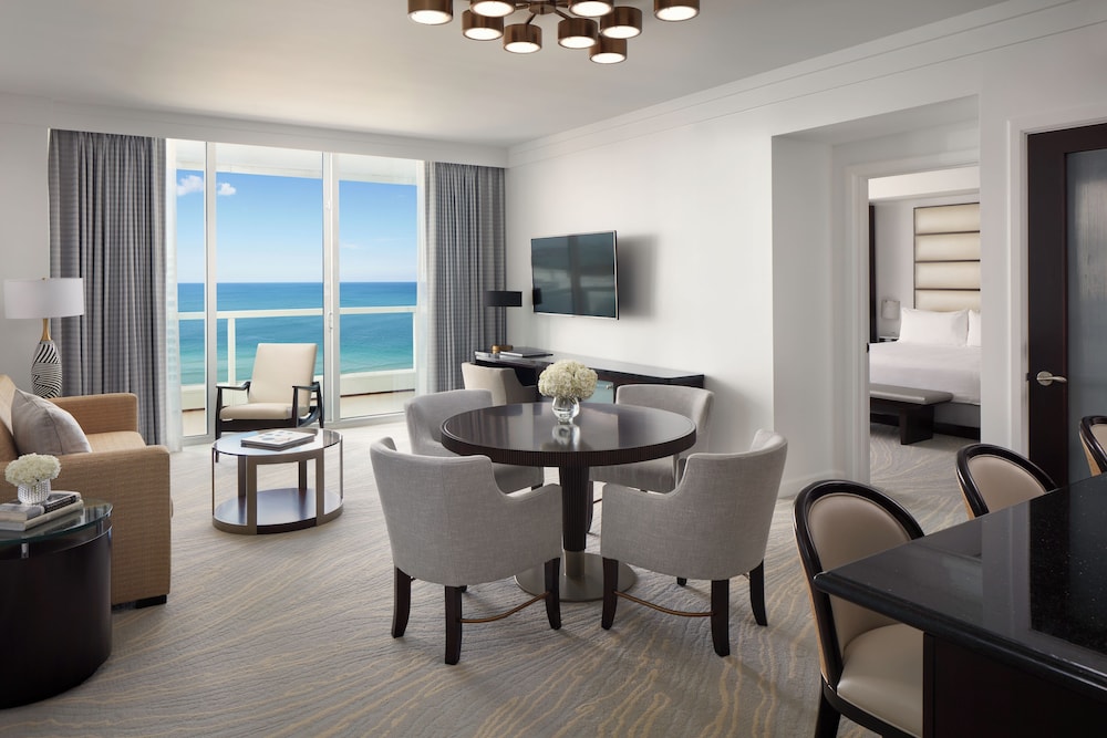 Fontainebleau Miami Beach — Hotel rooms in Miami, Florida