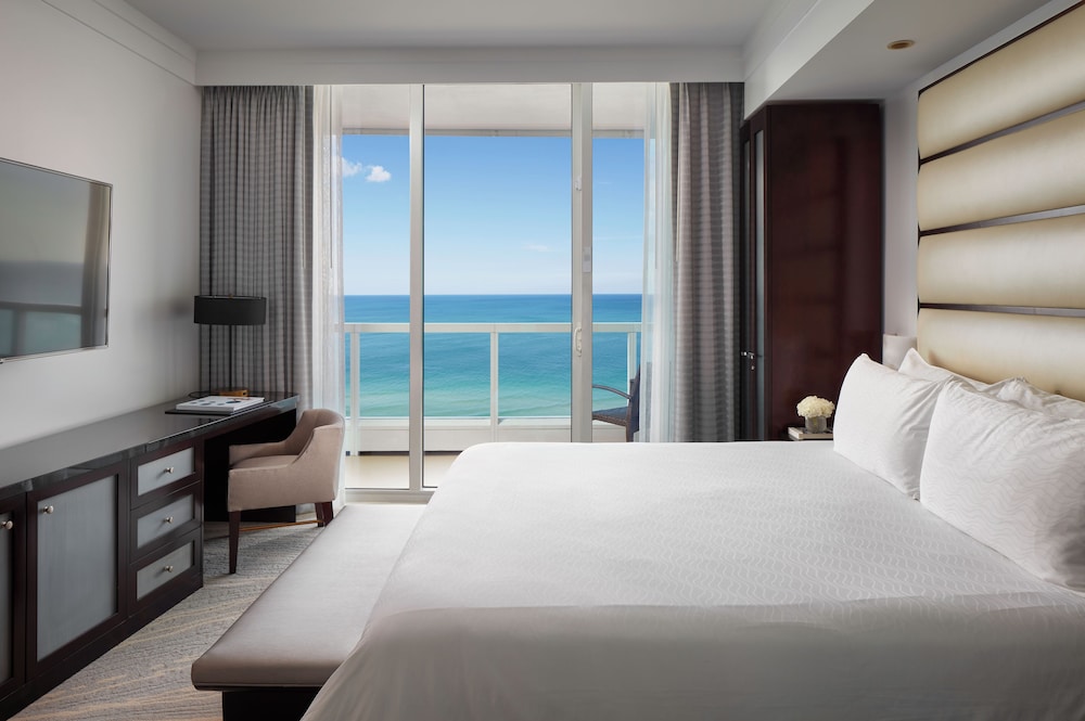 Fontainebleau Miami Beach — Hotel rooms in Miami, Florida
