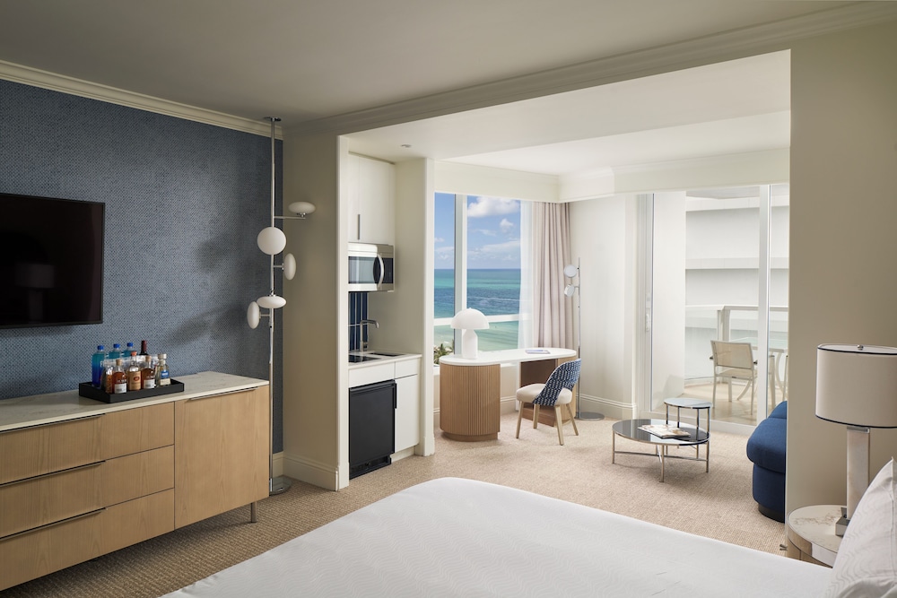 Fontainebleau Miami Beach — Hotel rooms in Miami, Florida