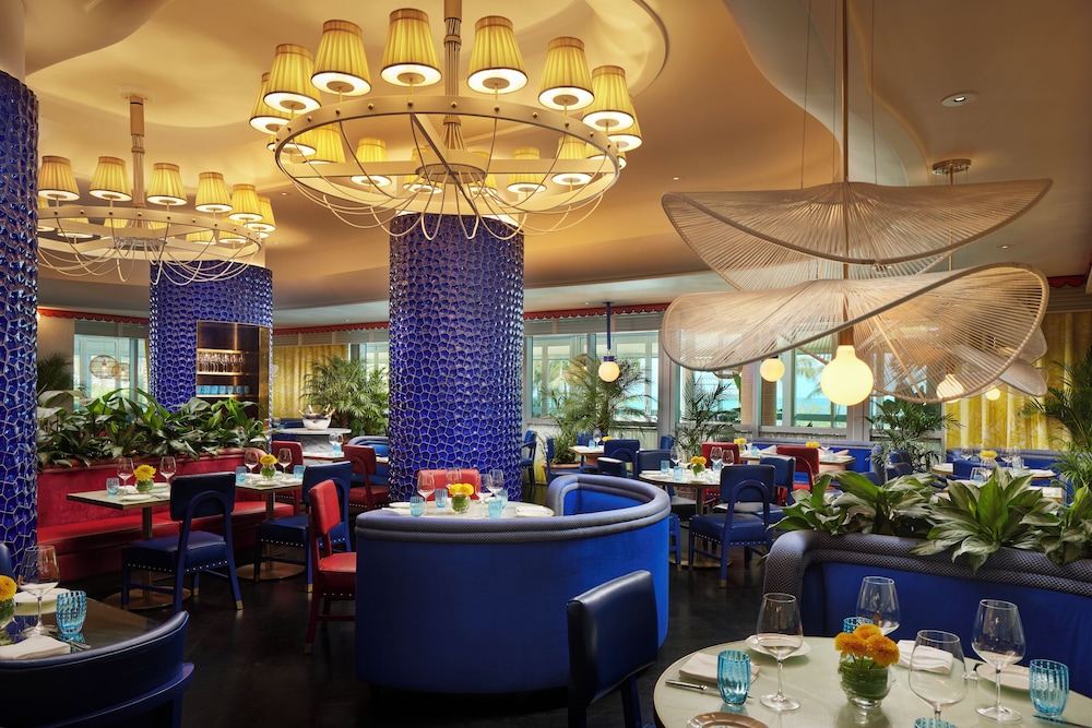 Fontainebleau Miami Beach — Restaurant & bars in Miami, Florida