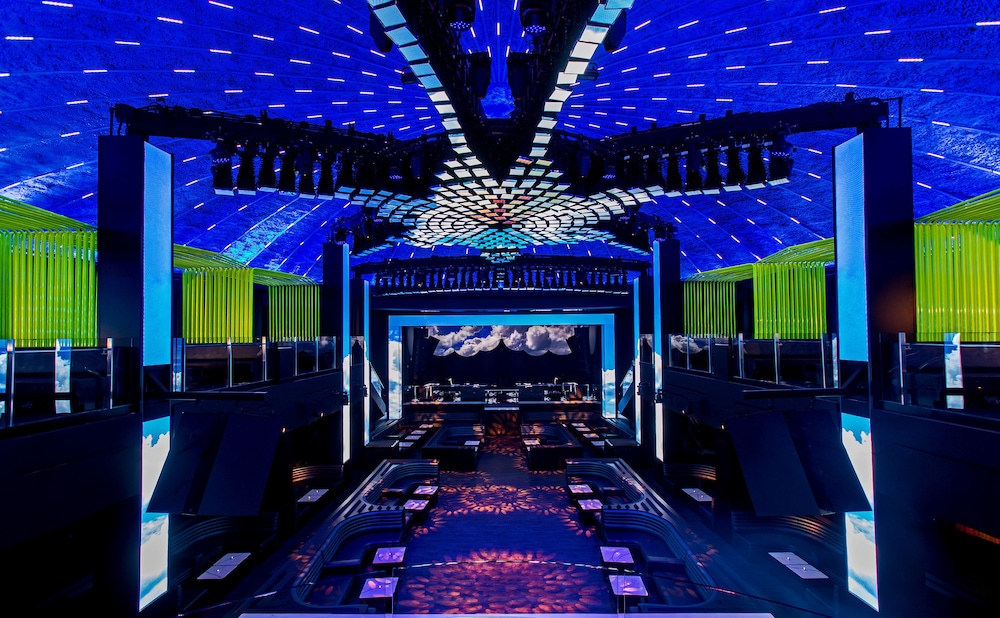 Fontainebleau Miami Beach — Restaurant & bars in Miami, Florida