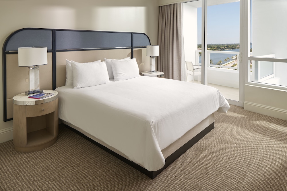 Fontainebleau Miami Beach — Hotel rooms in Miami, Florida
