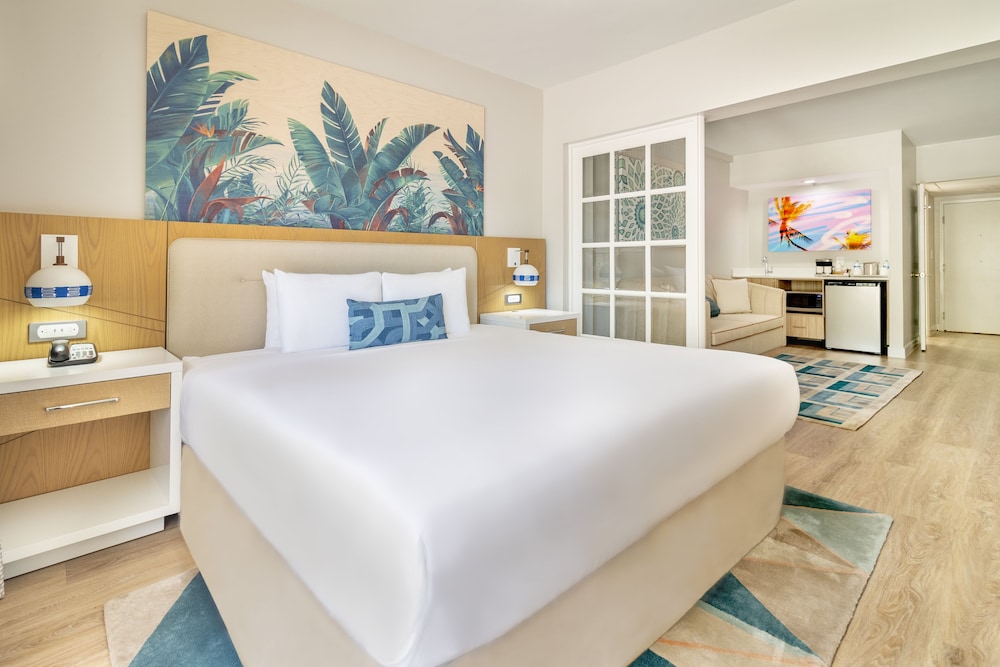 Radisson Resort Miami Beach — Hotel rooms in Miami, Florida