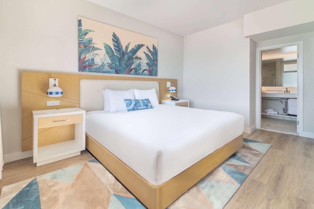 Radisson Resort Miami Beach — Hotel rooms in Miami, Florida