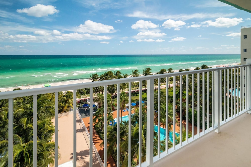 Radisson Resort Miami Beach — Beach in Miami, Florida