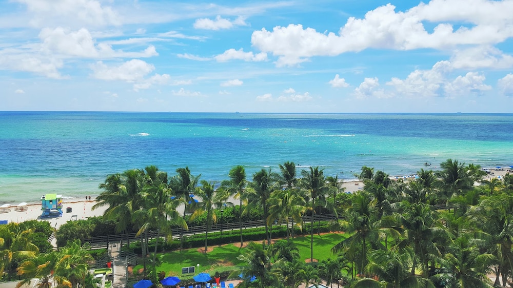 Radisson Resort Miami Beach — Beach in Miami, Florida