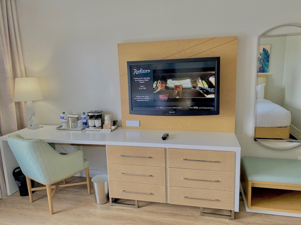 Radisson Resort Miami Beach — Hotel rooms in Miami, Florida