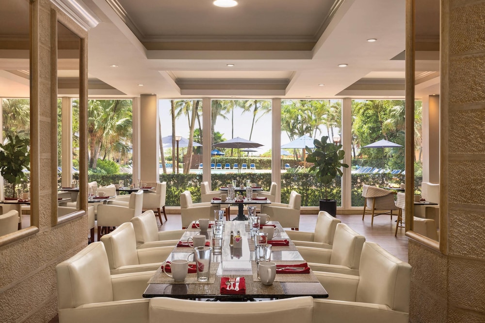 Radisson Resort Miami Beach — Restaurant & bars in Miami, Florida