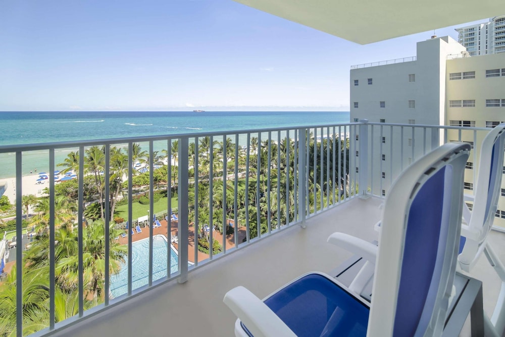 Radisson Resort Miami Beach — Hotel rooms in Miami, Florida