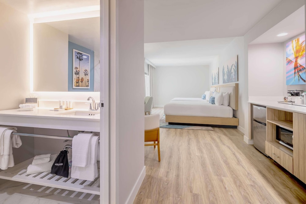 Radisson Resort Miami Beach — Hotel rooms in Miami, Florida