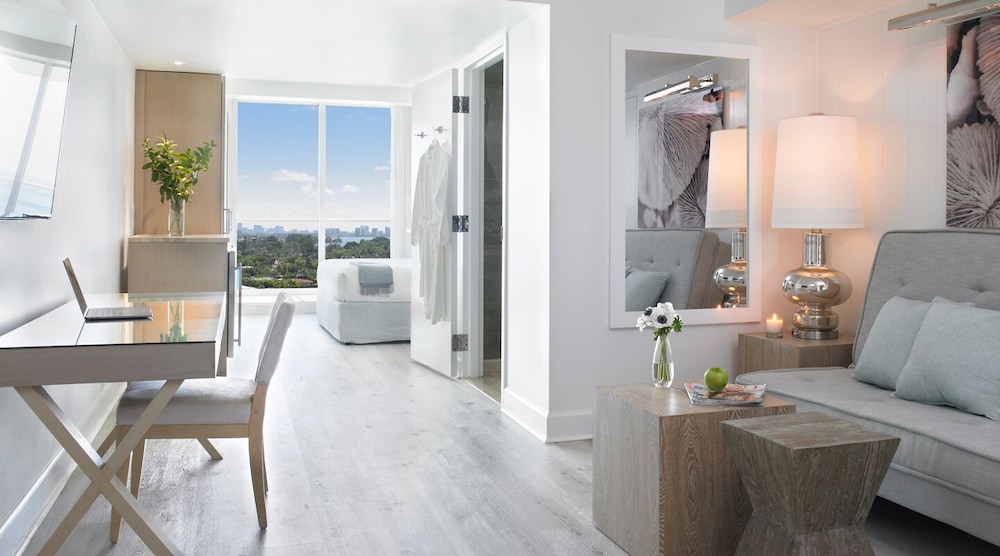 Grand Beach Hotel — Hotel rooms in Miami, Florida