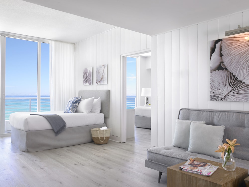 Grand Beach Hotel — Hotel rooms in Miami, Florida