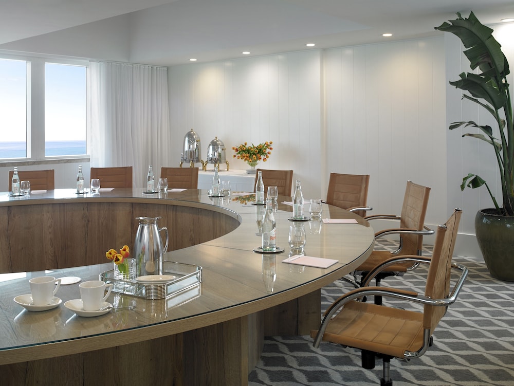 Grand Beach Hotel — Hotel rooms in Miami, Florida