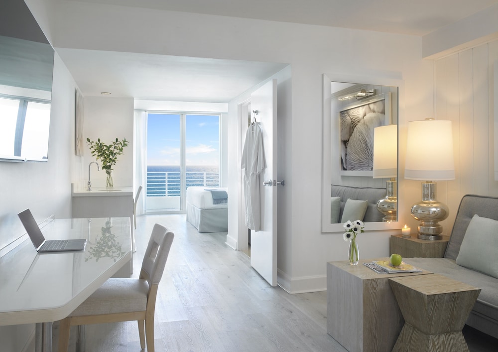 Grand Beach Hotel — Hotel rooms in Miami, Florida