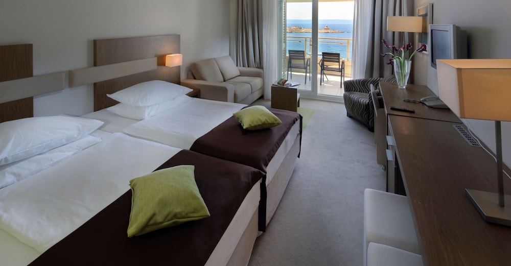 Hotel Park — Hotel rooms in Makarska, Split-Dalmatia