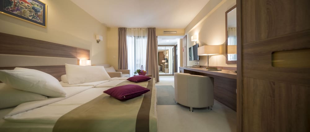Hotel Park — Hotel rooms in Makarska, Split-Dalmatia