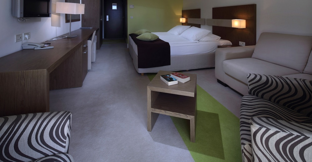 Hotel Park — Hotel rooms in Makarska, Split-Dalmatia