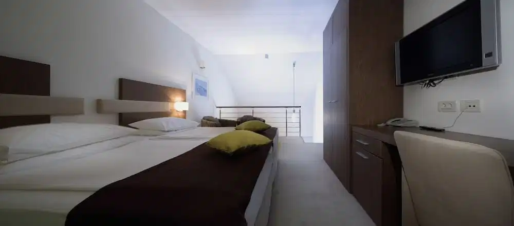 Hotel Park — Hotel rooms in Makarska, Split-Dalmatia