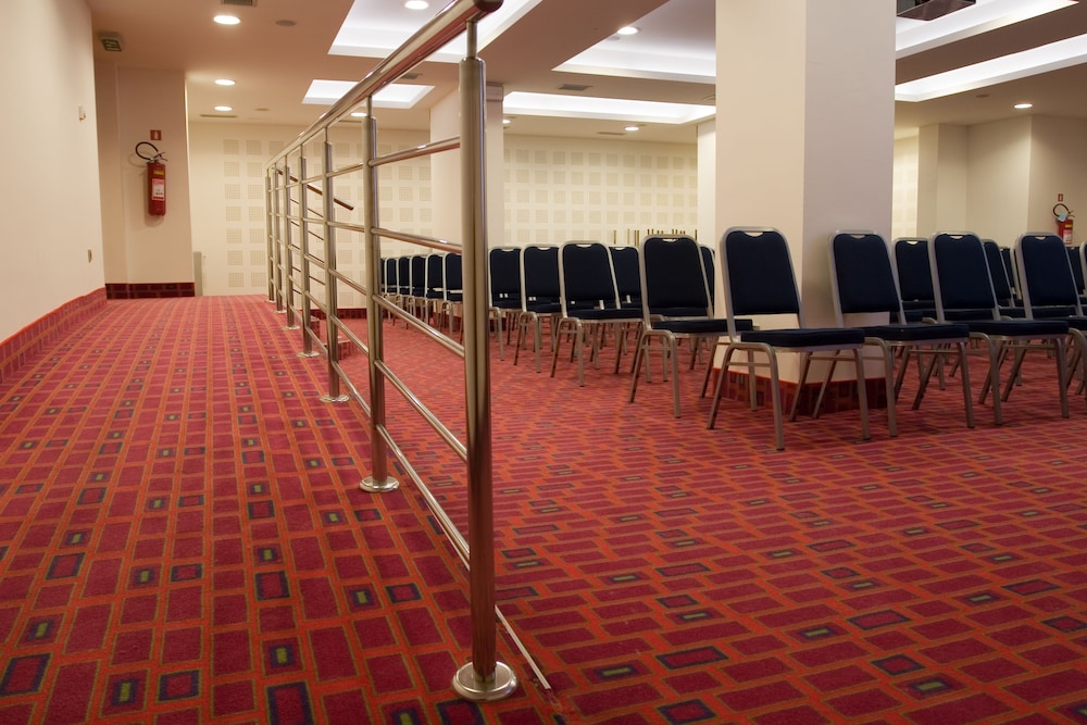 Hotel Park — Hotel building in Makarska, Split-Dalmatia