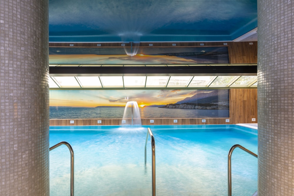 Hotel Park — Swimming pool in Makarska, Split-Dalmatia