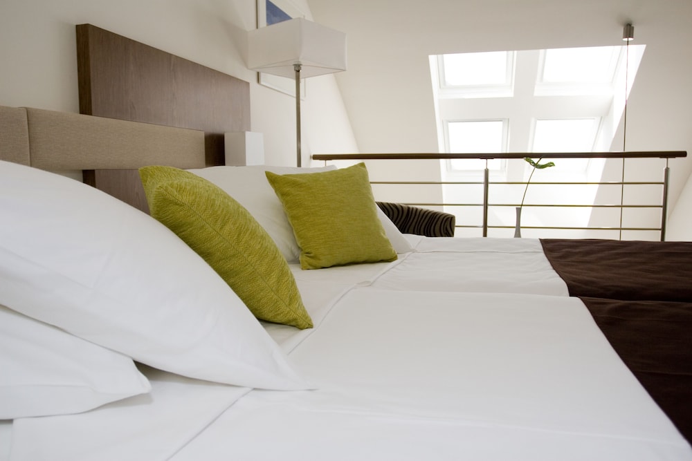 Hotel Park — Hotel rooms in Makarska, Split-Dalmatia