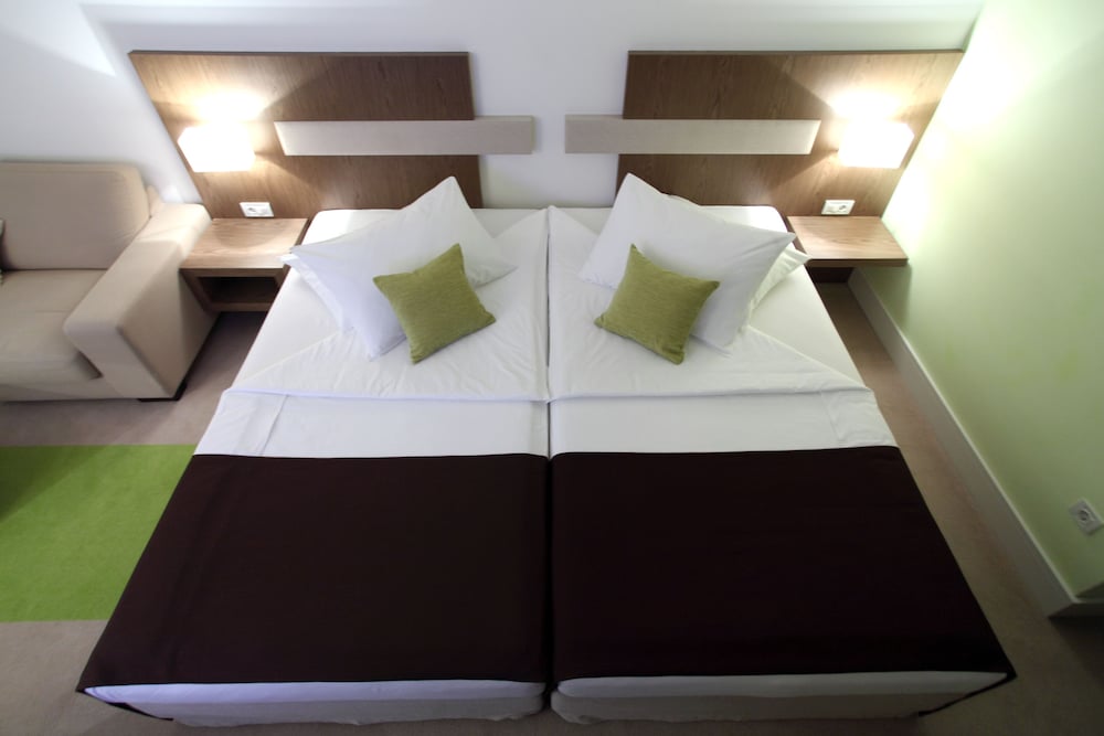 Hotel Park — Hotel rooms in Makarska, Split-Dalmatia