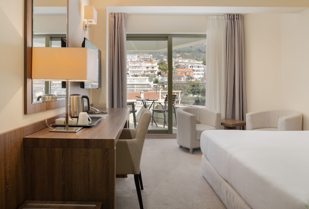Hotel Park — Hotel rooms in Makarska, Split-Dalmatia