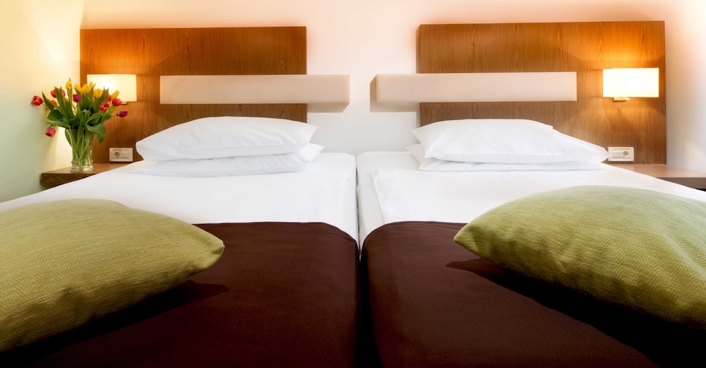 Hotel Park — Hotel rooms in Makarska, Split-Dalmatia