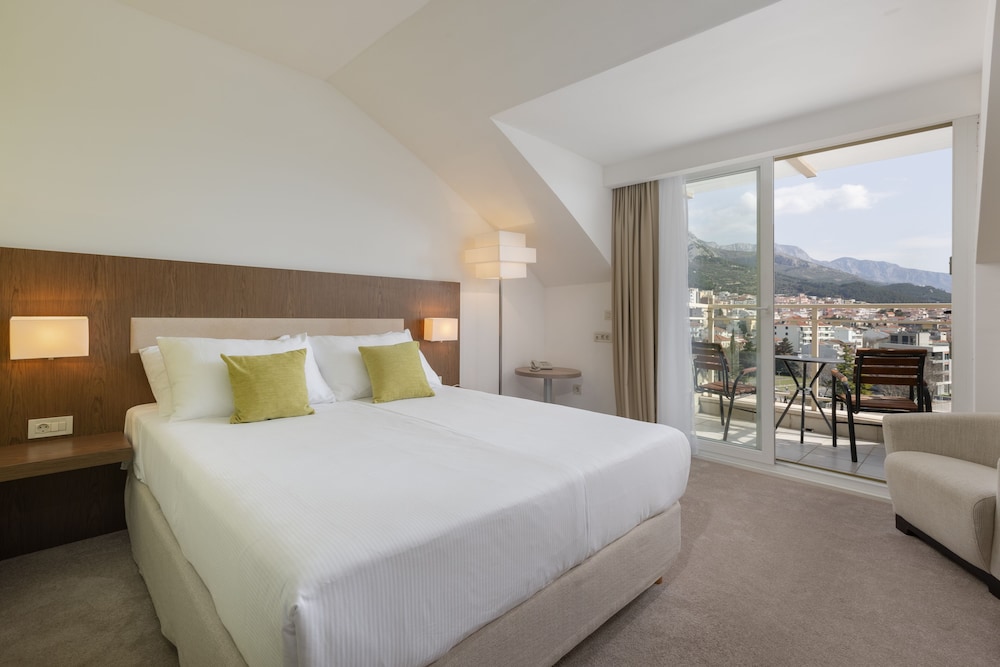 Hotel Park — Hotel rooms in Makarska, Split-Dalmatia