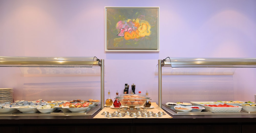Hotel Park — Restaurant & bars in Makarska, Split-Dalmatia