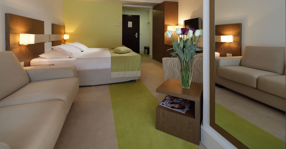 Hotel Park — Hotel rooms in Makarska, Split-Dalmatia