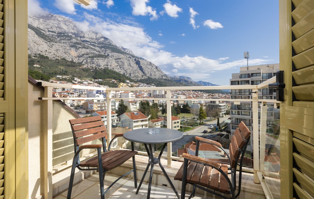 Hotel Park — Hotel rooms in Makarska, Split-Dalmatia